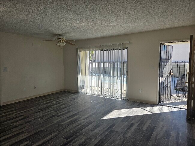 Building Photo - 995 N Mollison Ave