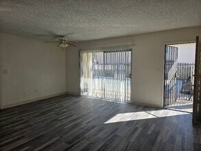 Building Photo - 995 N Mollison Ave