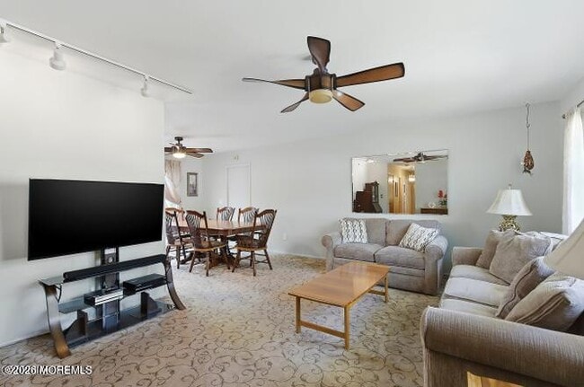 Building Photo - 1163 Manor Dr