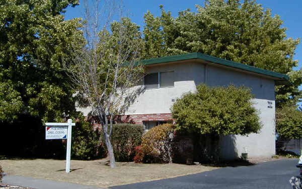 Building Photo - 150 Underhill Dr