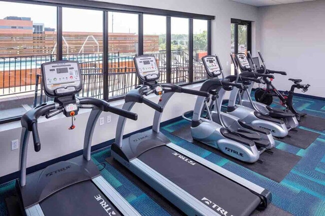 Building Photo - 1400 E Walnut St