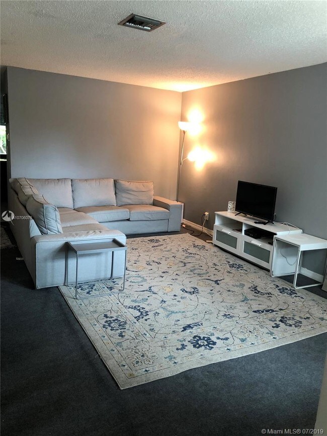 Foto del edificio - 3671 NW 110th Ave