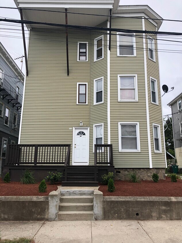 117 Burnside Ave Unit 1, Woonsocket, RI 02895 Apartments in
