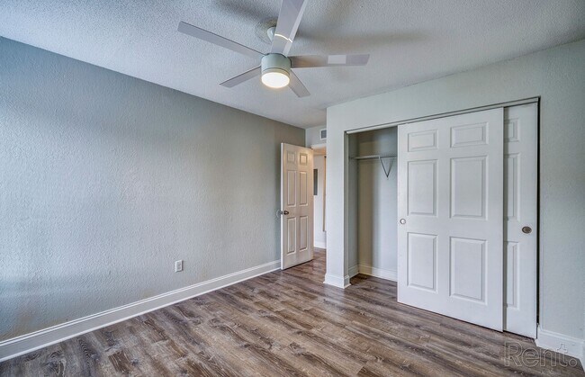 Interior Photo - Everest Gardens