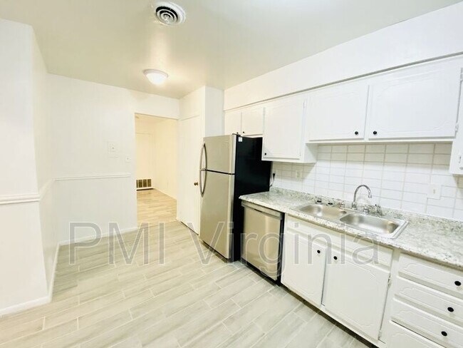 Building Photo - 1399 E Tanners Creek Dr