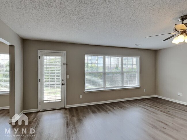Foto del edificio - 11640 Registry Blvd