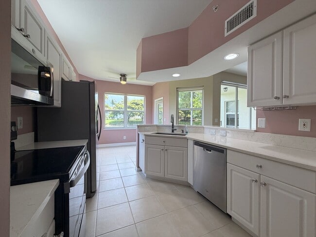 Building Photo - ANNUAL RENTAL - 3 BED / 2 BATH CONDO WITH 1 CAR GARAGE IN DOVER PLACE