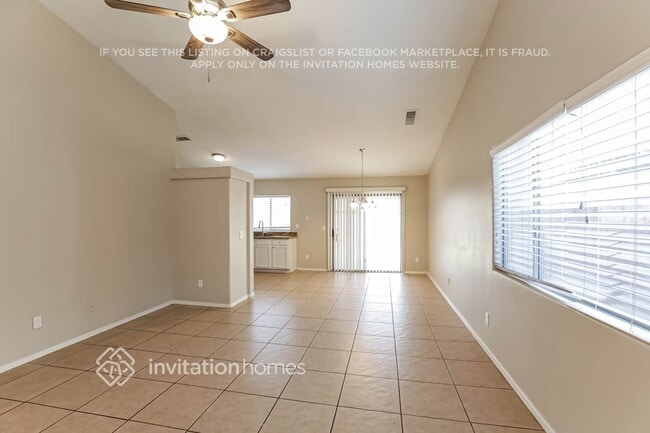 Foto del edificio - 10763 W Rio Vista Ln