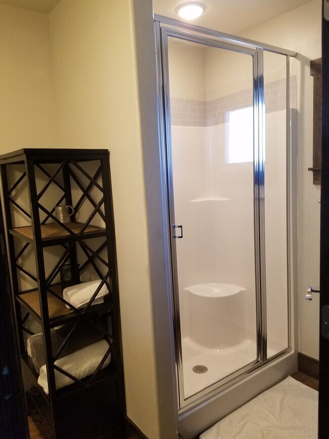 Foto del edificio - Furnished 1 Bed 1 Bath ADU Condo in Bozeman