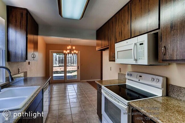Building Photo - 4417 Tallyho Drive