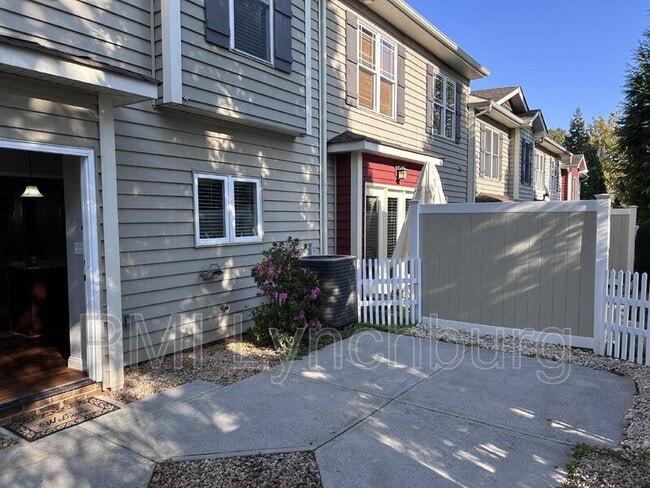 Building Photo - 1040 Commonwealth Cir