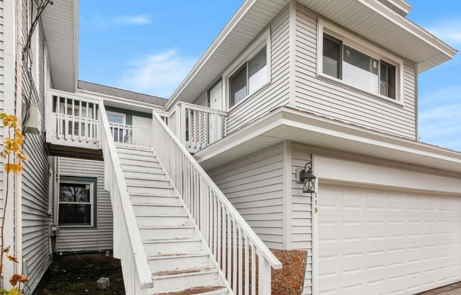 Building Photo - 119 S Elm Ave