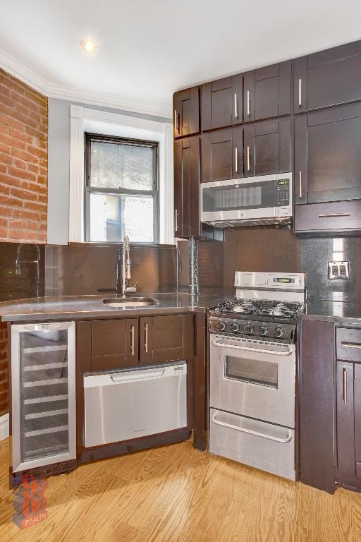 Foto del edificio - 219 E 23rd St