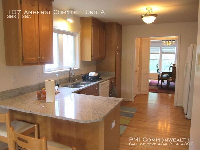 Foto del edificio - 3 Bed / 2.5 Bath Duplex (Available 6/5)