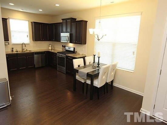 Building Photo - Gorgeous 3 Bedroom, 2.5 Bathroom End Unit ...