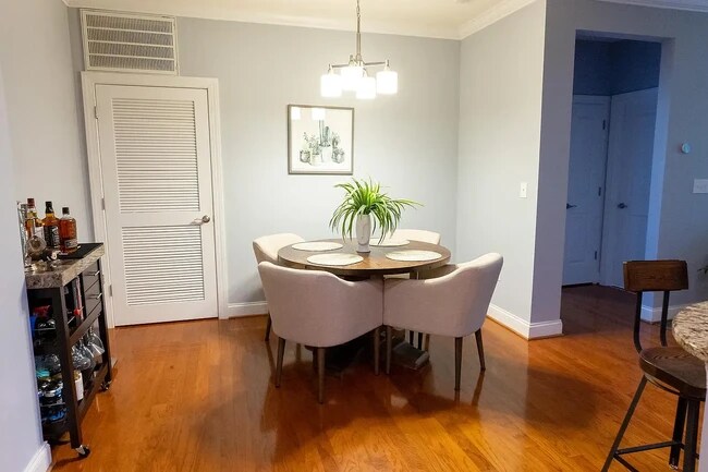 Comedor - 518 Clarice Ave