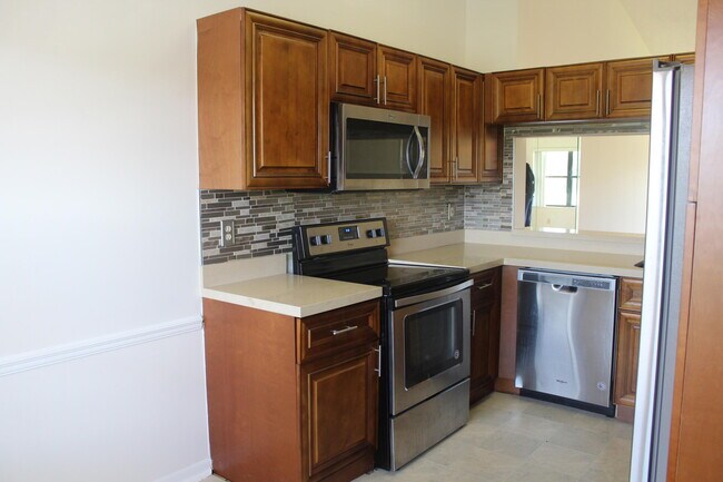 Foto del edificio - 4698 Lucerne Lakes Blvd E