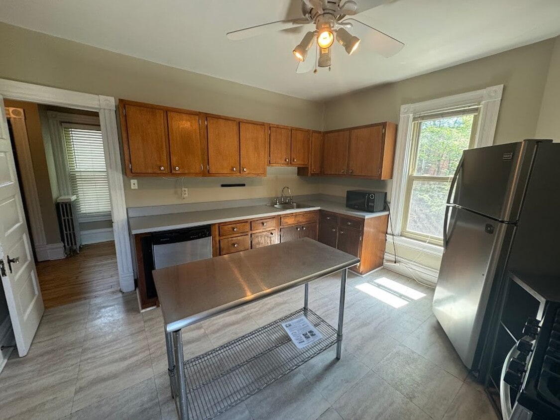 5910 Howe St Unit Second Floor, Pittsburgh, PA 15232 - Room for Rent in ...