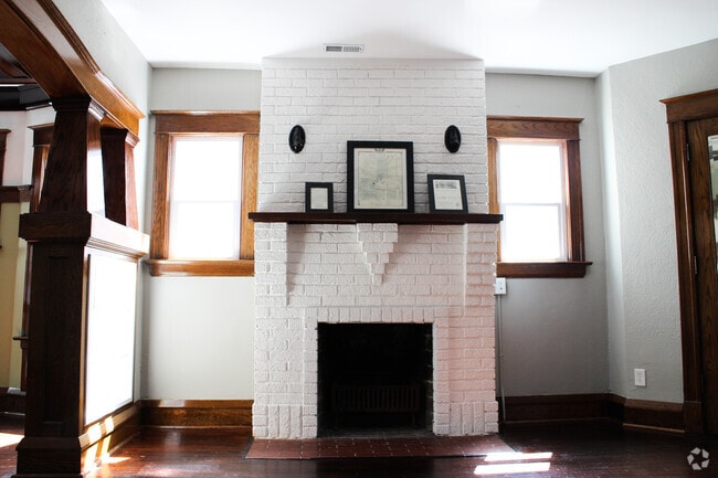 Building Photo - 1208 S 7th St