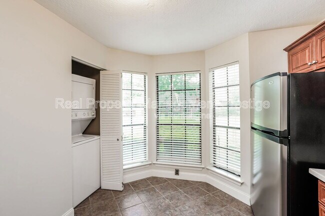 Foto del edificio - 17263 Saturn Ln