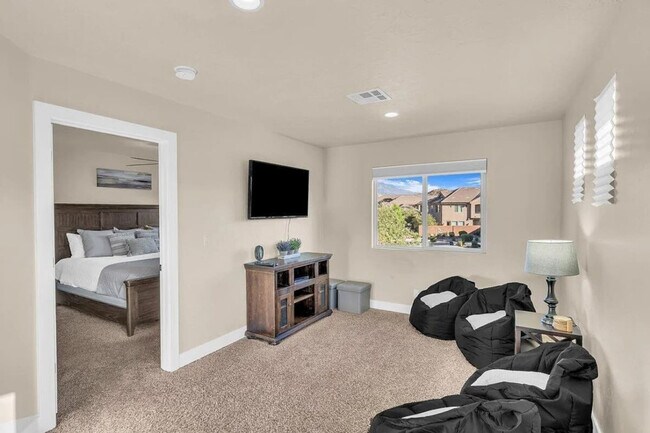 Foto del edificio - 4221 Torrey Pines Dr