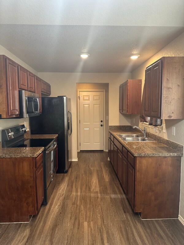 Foto del edificio - 3010 Ivy Ridge Ln