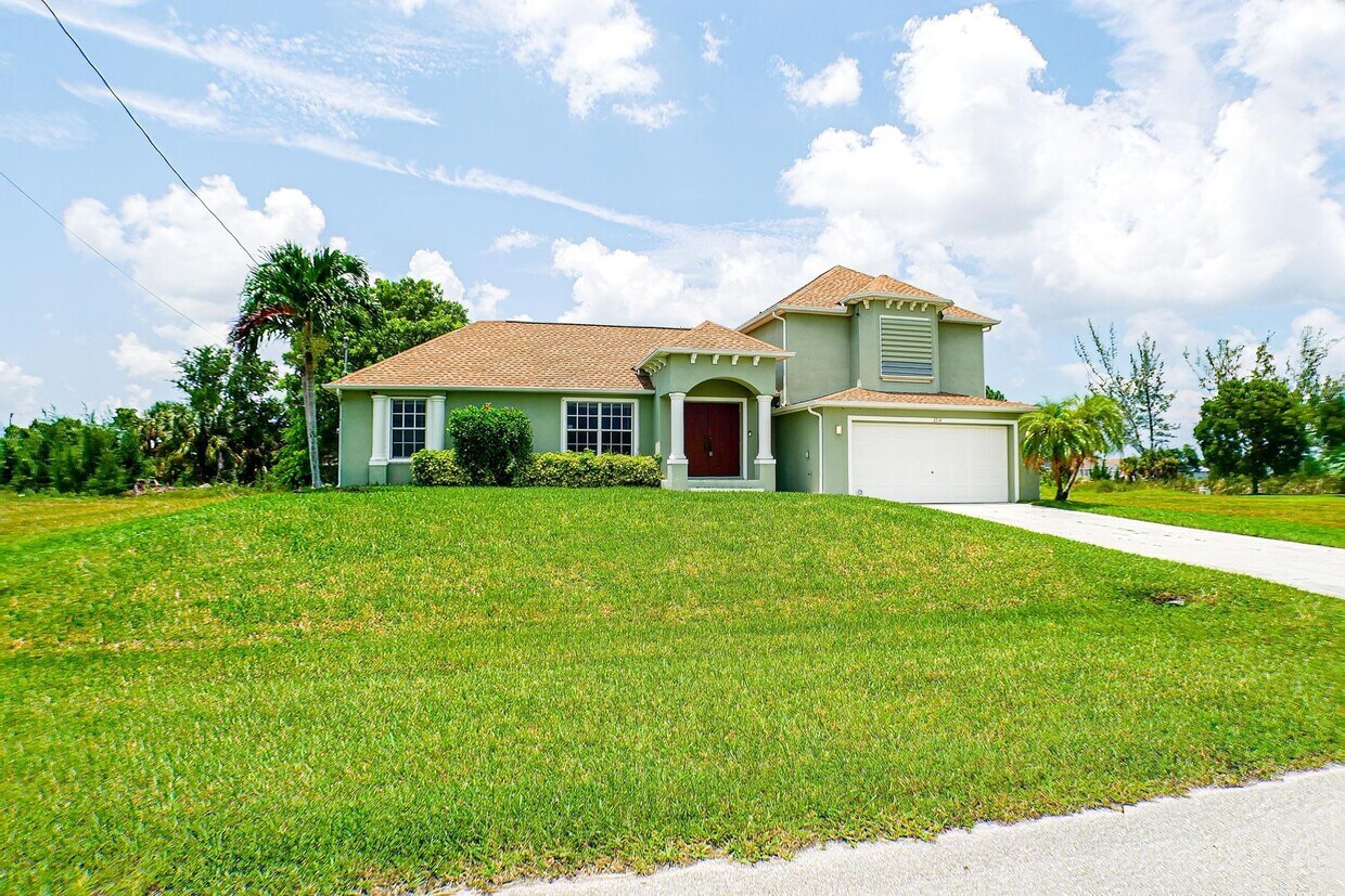 Foto principal - Beautiful 3 beds 2 bath 2-story home overv...