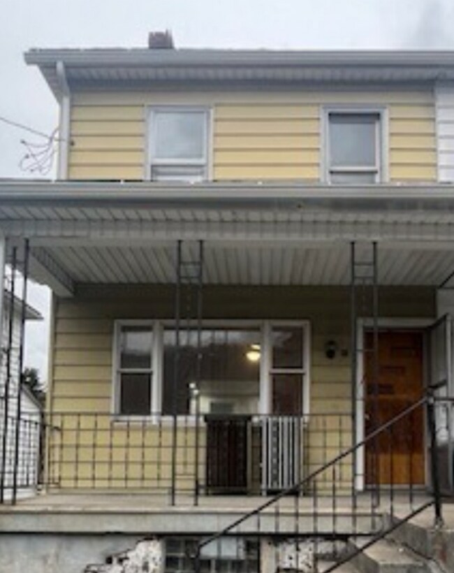 Building Photo - 162 Coal St