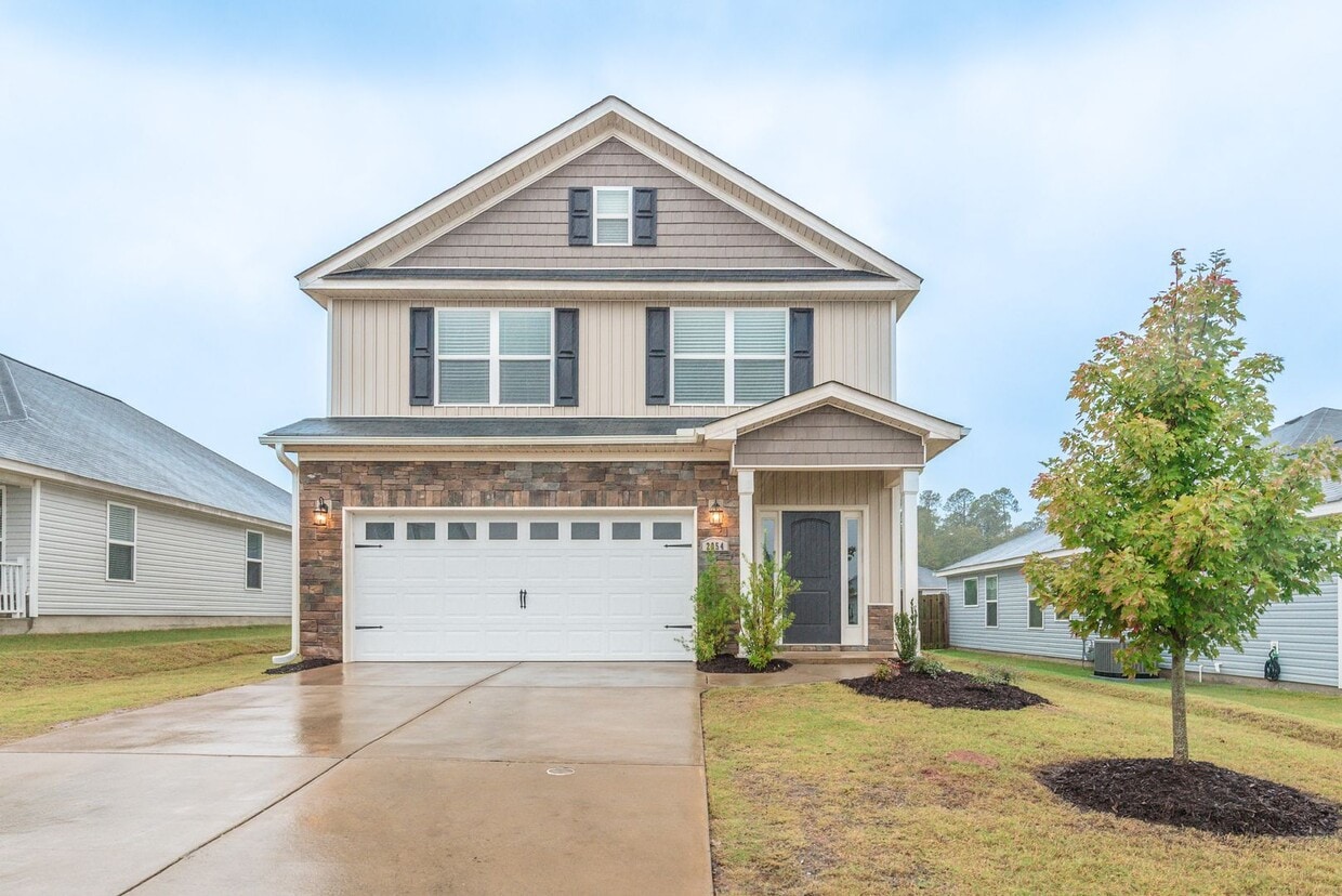 Primary Photo - Beautiful and spacious 2 Story in Summerto...