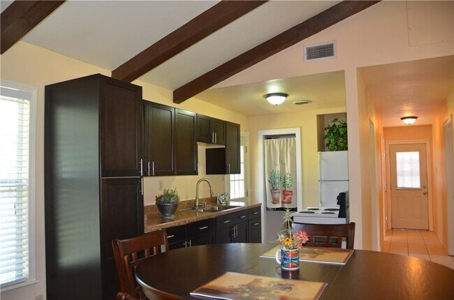 Building Photo - 163 Marjess Dr