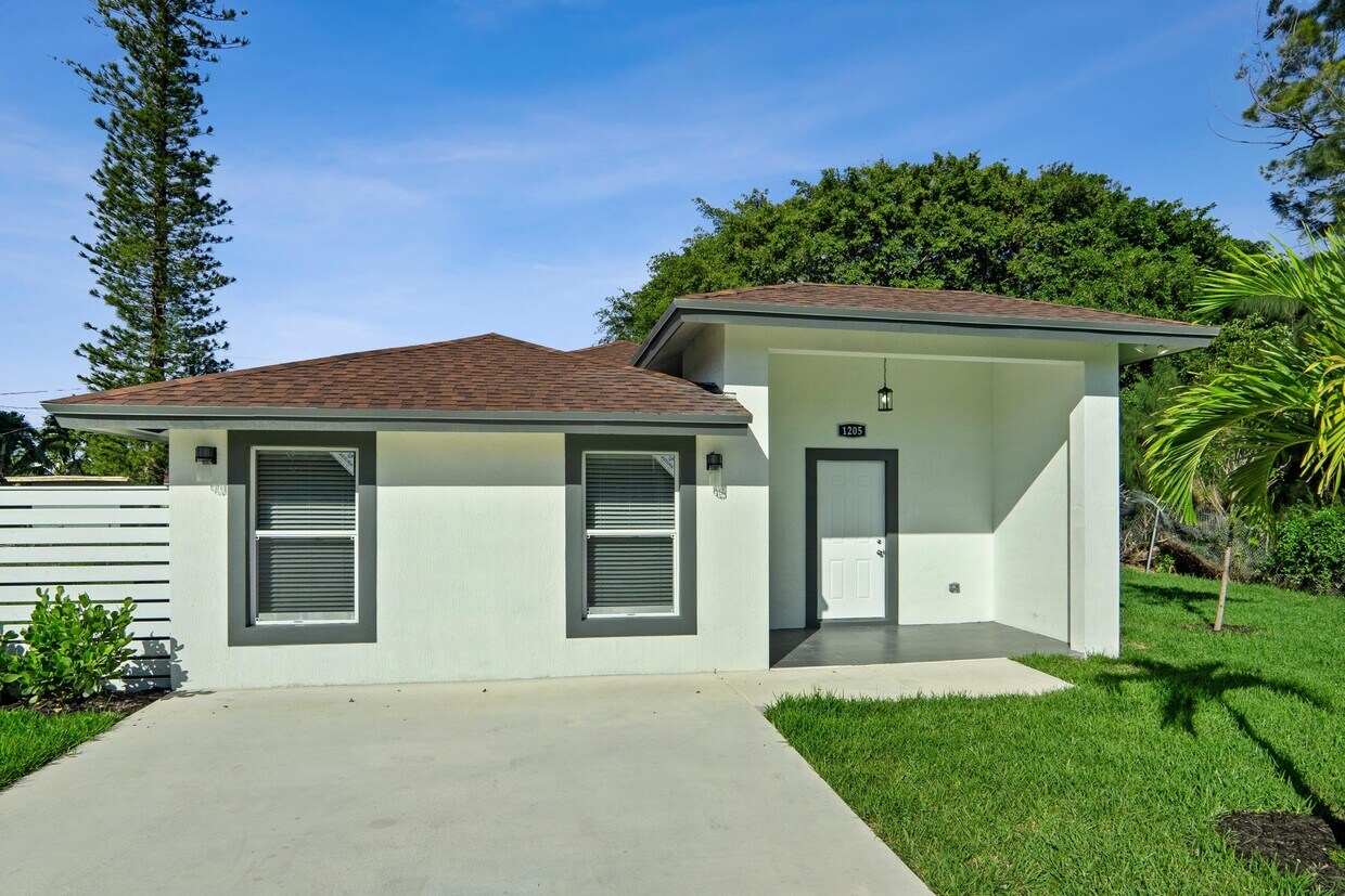 Foto principal - 1205 Miner Rd