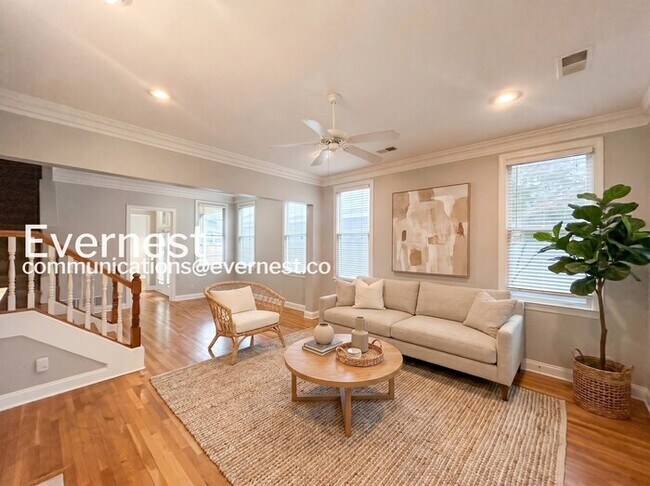 Foto del edificio - 3 Bed/2.5 Bath Home with Fenced Yard & Garage / Pet-Friendly / Available Now!