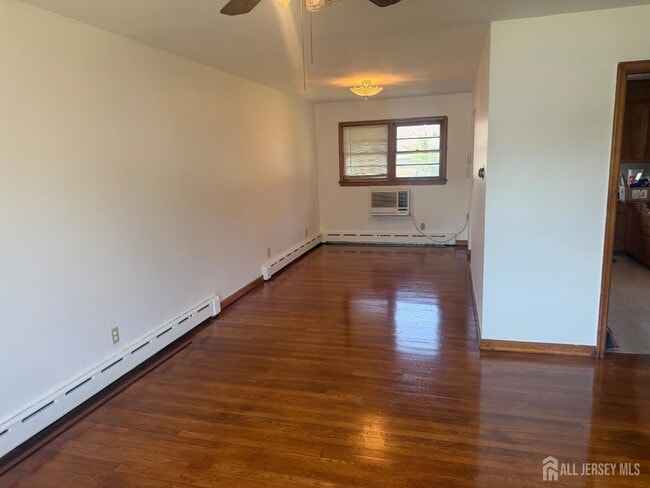 Building Photo - 304 Fairlamb Ave