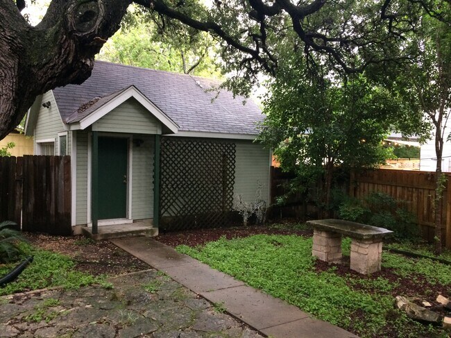 Foto del edificio - 1205 W 22nd 1/2 St