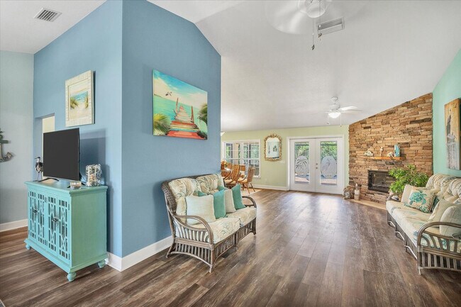 Building Photo - 15736 Lakeland Cir