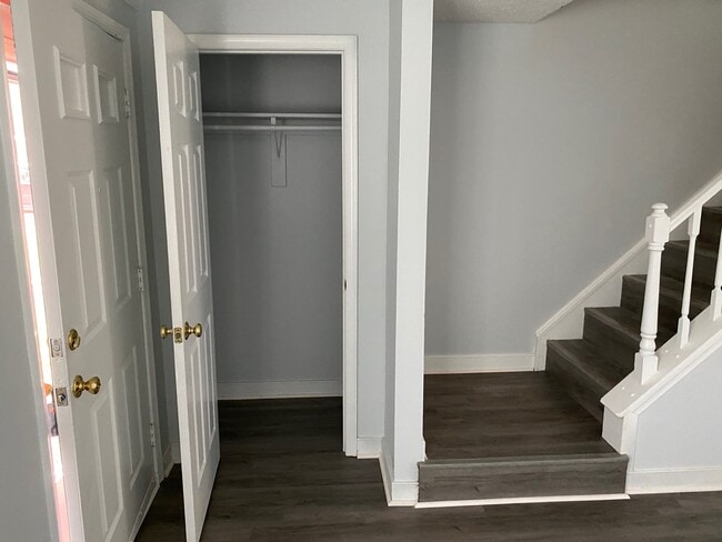 Building Photo - 9732 Springfield Woods Cir