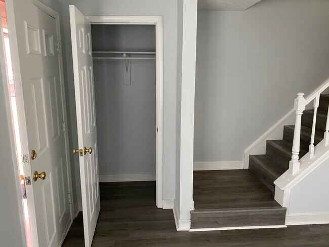 Foto del edificio - 9732 Springfield Woods Cir