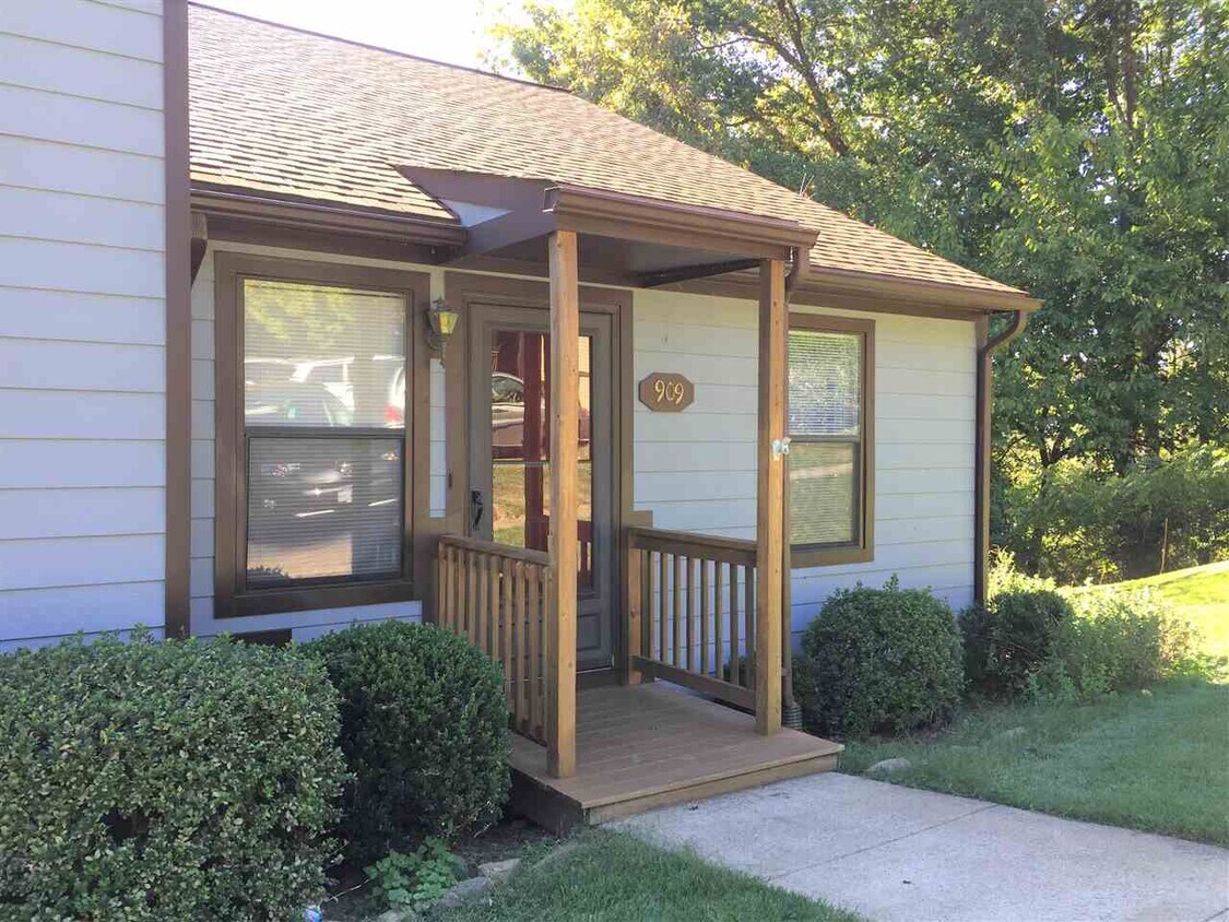 909 Stonehenge Rd, Charlottesville, VA 22901 House Rental in