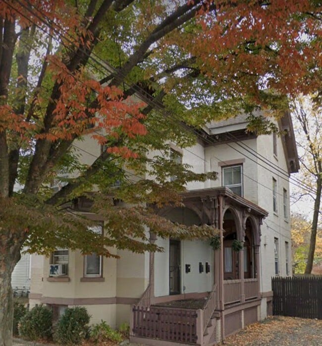 Building Photo - 11 N Clover St