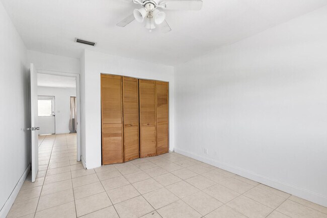 Foto del edificio - 260 NW 19th St