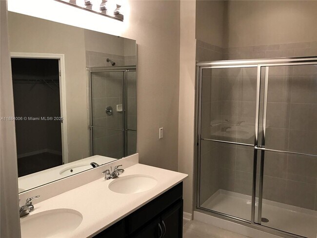 Foto del edificio - 2121 Preston Ln