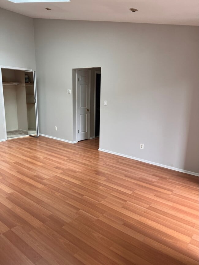 Building Photo - 22 Malvern Wy