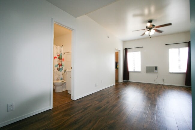 Building Photo - Large Studio close to DTLA, Pasadena, Glen...