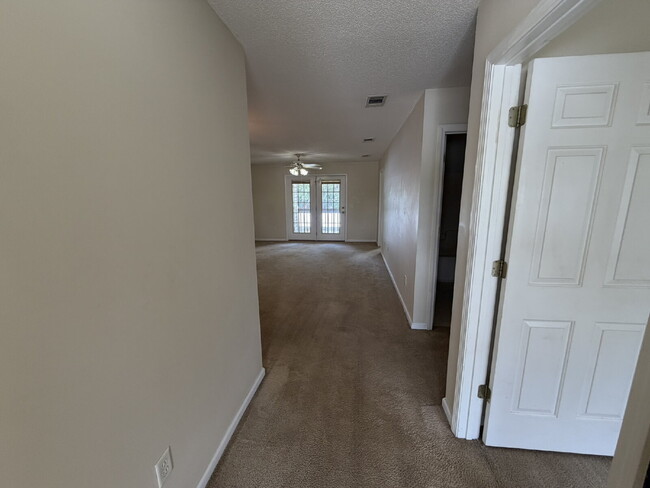 Building Photo - Apartment For Rent