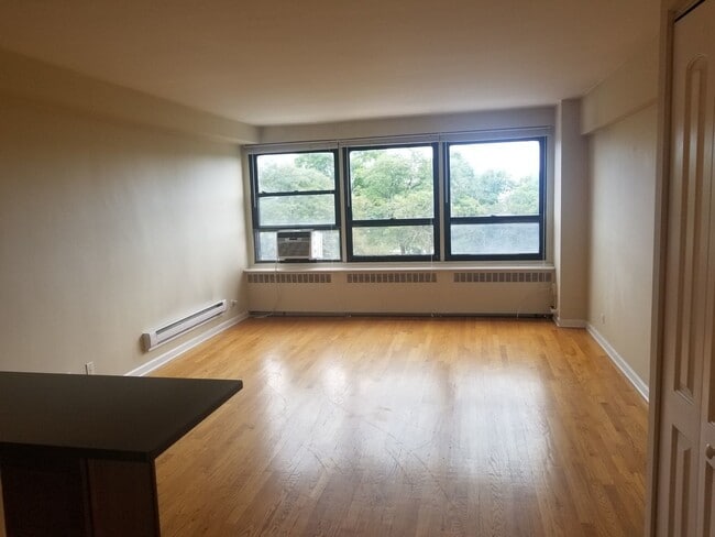 Building Photo - 4180 N Marine Dr