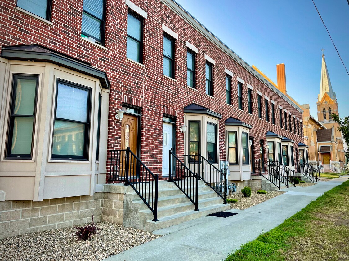 Primary Photo - 301 E 3rd St