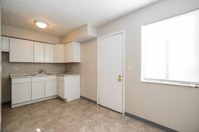 Foto del edificio - 6276 Cherylbrook Ln