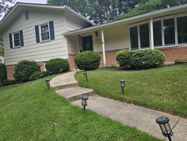 Building Photo - 1404 Chilton Dr