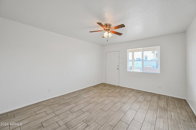 Building Photo - 903 N 22nd Pl