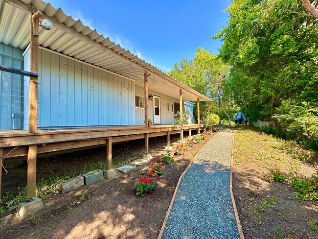 Building Photo - 3419 Robertson Rd